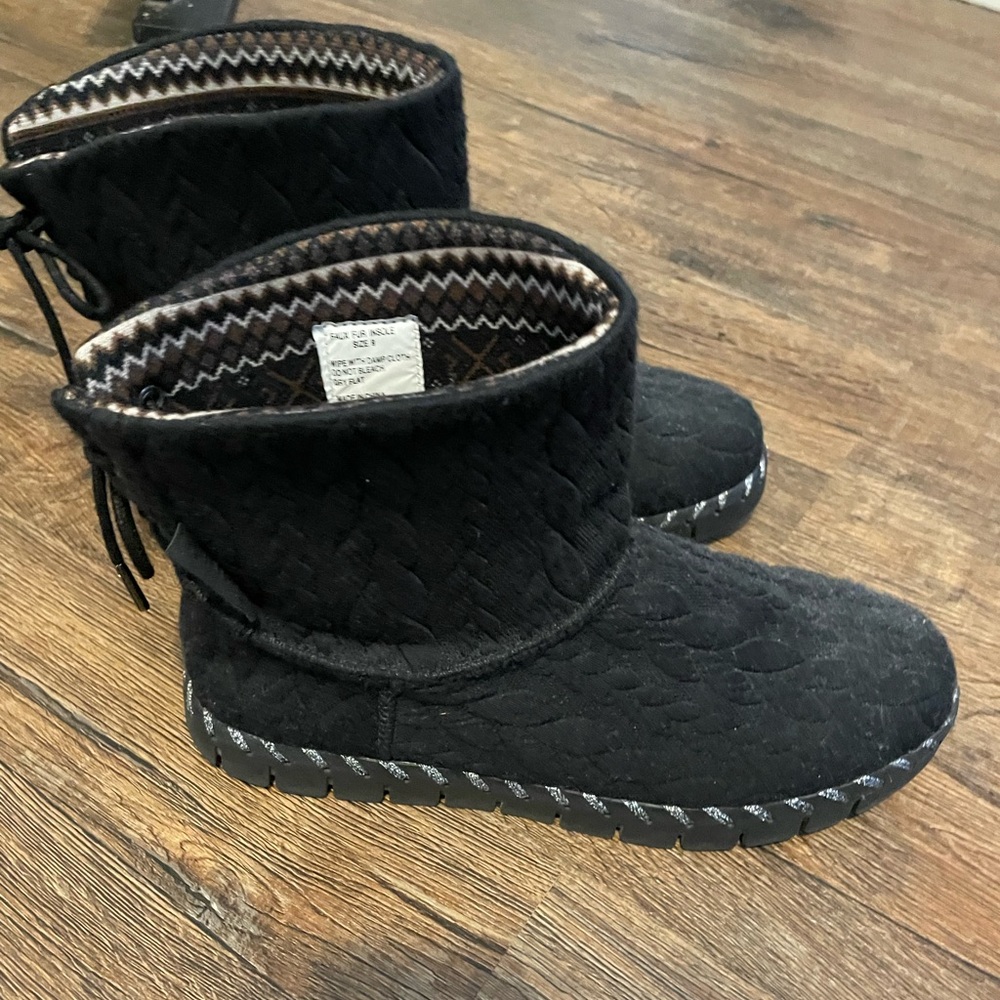 Muk Luks 9